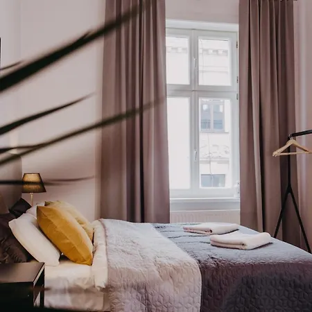 Michalowskiego 11 アパート *