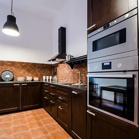 Michalowskiego 11 アパート