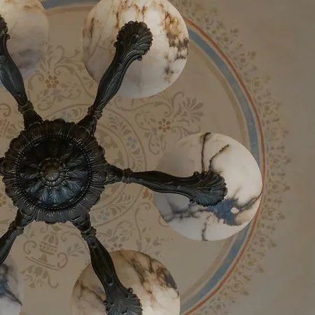 アパート Michalowskiego 11 *