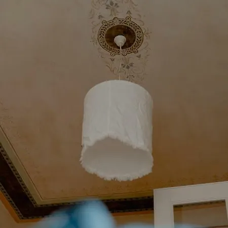 Michalowskiego 11 アパート