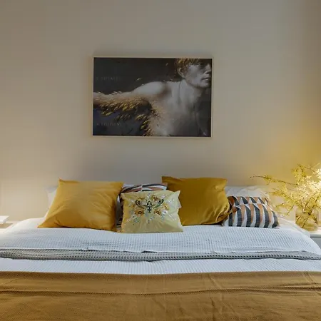 Michalowskiego 11 アパート *