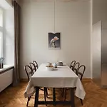 Michalowskiego 11 아파트