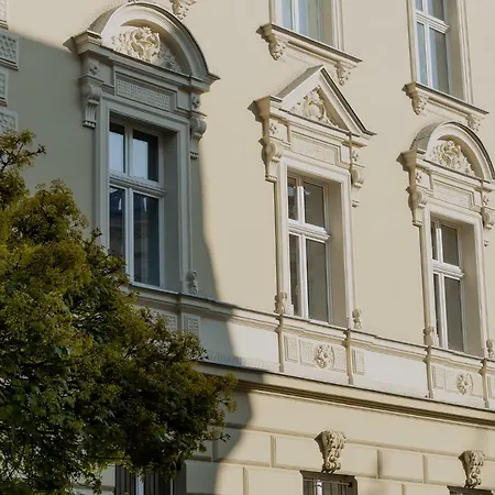 Michalowskiego 11 *