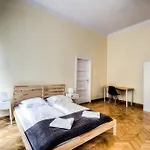 Michalowskiego 11 *