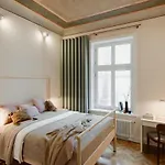 Michalowskiego 11 *