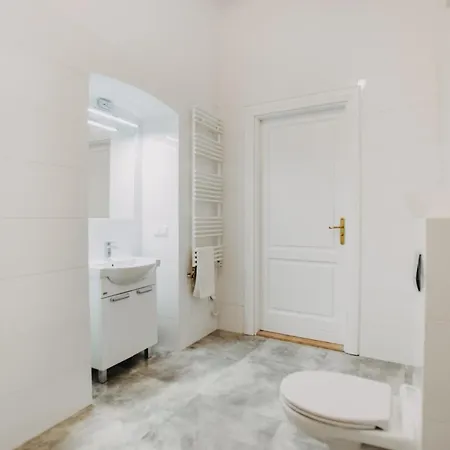 Michałowskiego 11 * Kraków