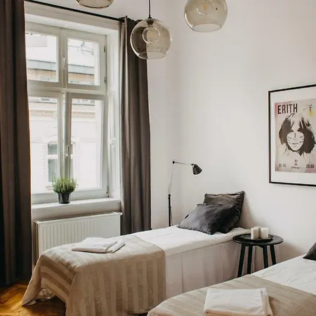 Michałowskiego 11 *